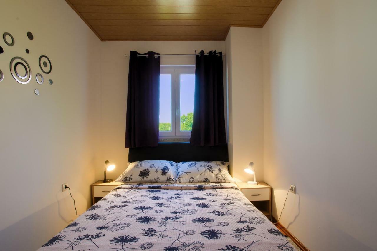Apartment Monica Ližnjan 外观 照片